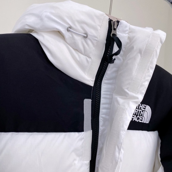 The North Face Puffer Jacket - Picture 4 of 6